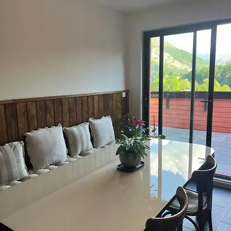 Sanctuary Belvedere Terrace & Mountain Panorama 루르드